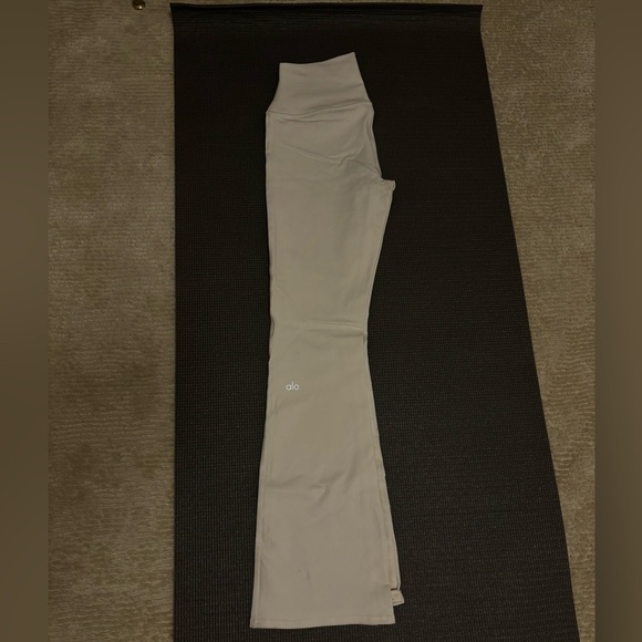 Alo Ivory Airbrush High-Waist 7/8 Bootcut Legging size small - Picture 4 of 8